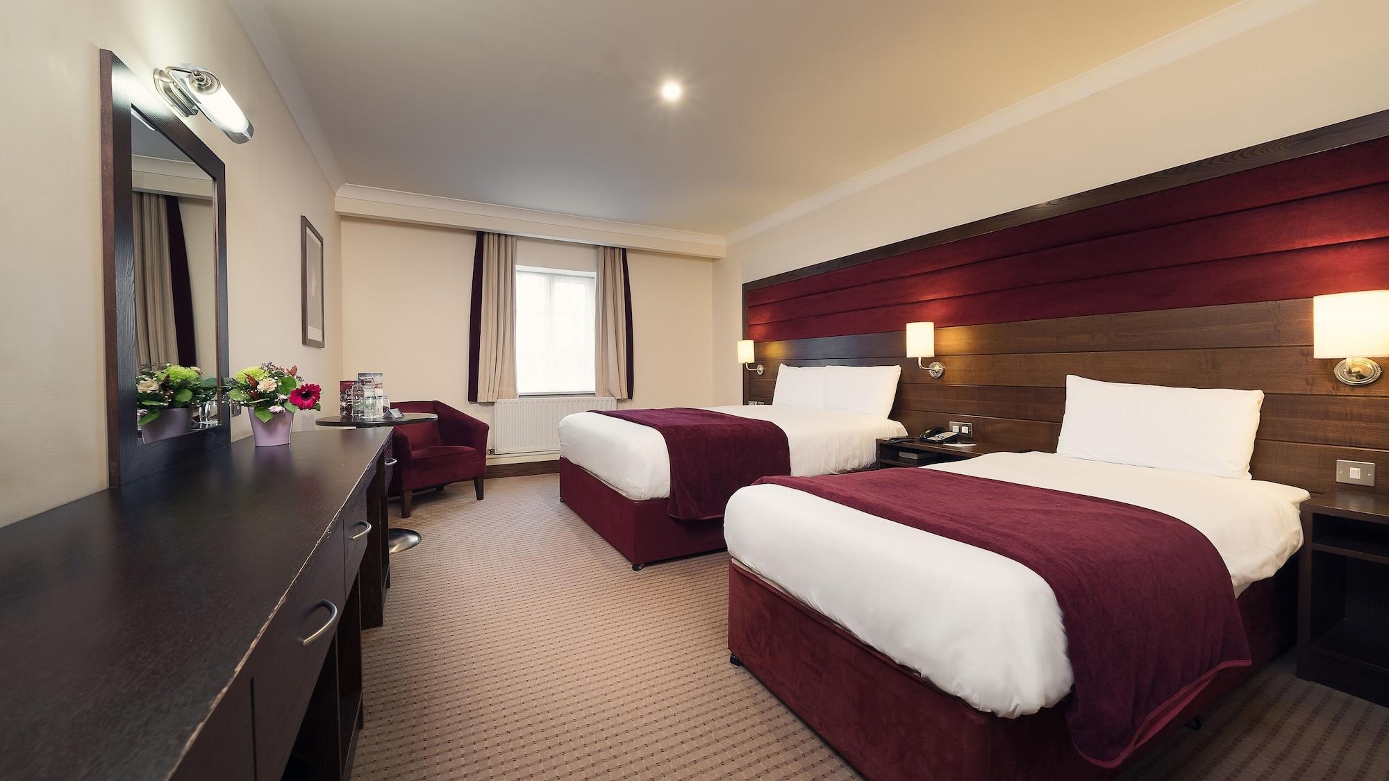 Cavan Crystal Hotel Exterior photo