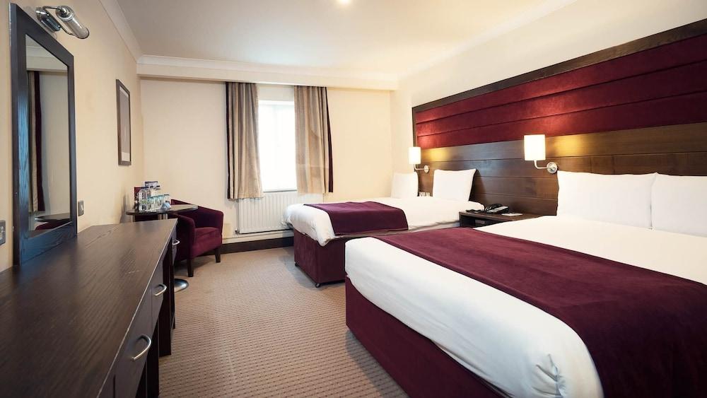 Cavan Crystal Hotel Exterior photo
