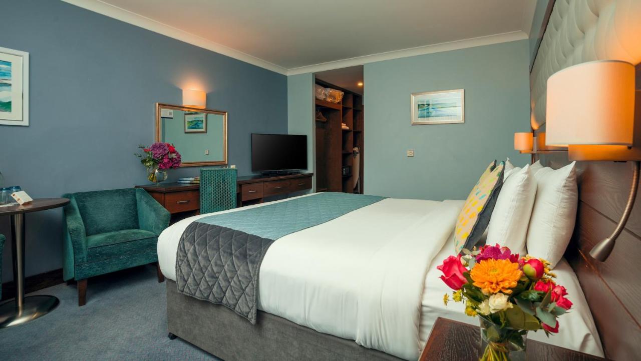 Cavan Crystal Hotel Exterior photo