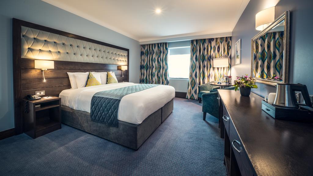 Cavan Crystal Hotel Exterior photo