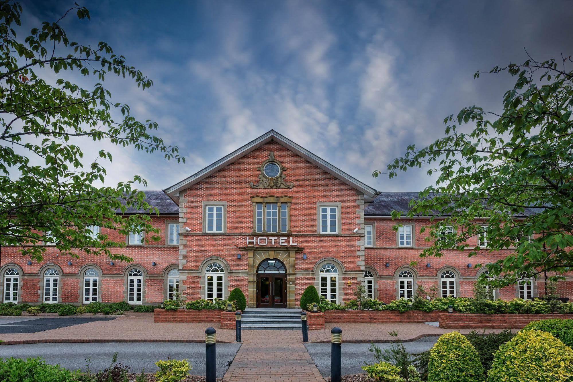Cavan Crystal Hotel Exterior photo