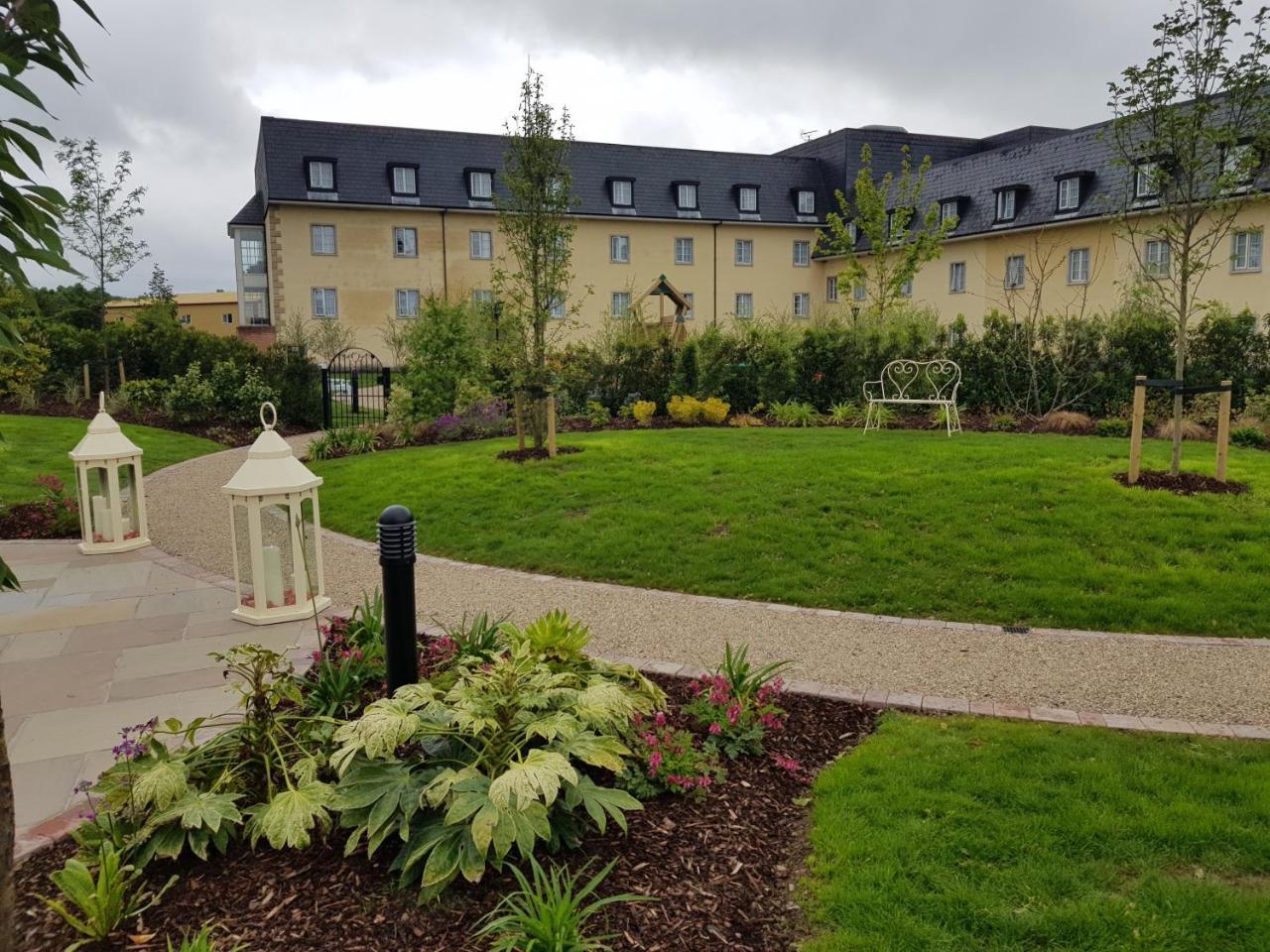 Cavan Crystal Hotel Exterior photo
